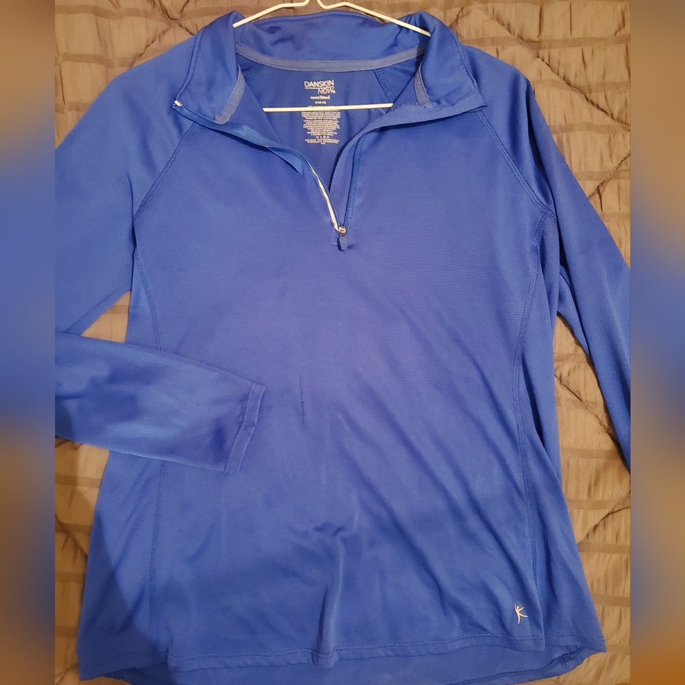 Athletic zipper pullover
